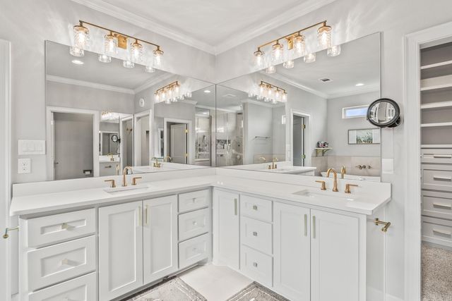 301 Kanis Ridge Dr, Little Rock, AR 72223