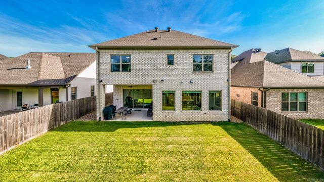 301 Kanis Ridge Dr, Little Rock, AR 72223