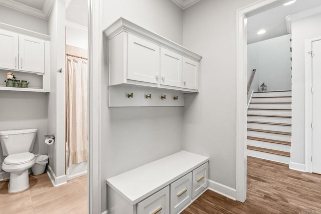 301 Kanis Ridge Dr, Little Rock, AR 72223