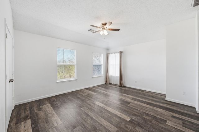 3901 Silver Meadow Lane, Grand Prairie, TX 75052