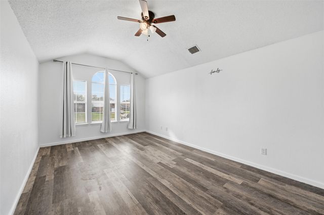 3901 Silver Meadow Lane, Grand Prairie, TX 75052