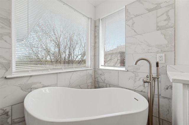 3901 Silver Meadow Lane, Grand Prairie, TX 75052