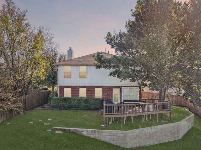 3901 Silver Meadow Lane, Grand Prairie, TX 75052