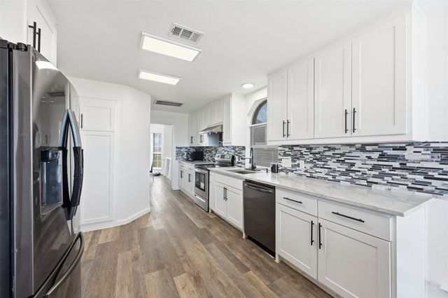 3901 Silver Meadow Lane, Grand Prairie, TX 75052