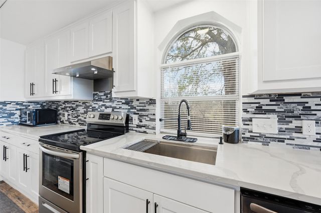 3901 Silver Meadow Lane, Grand Prairie, TX 75052