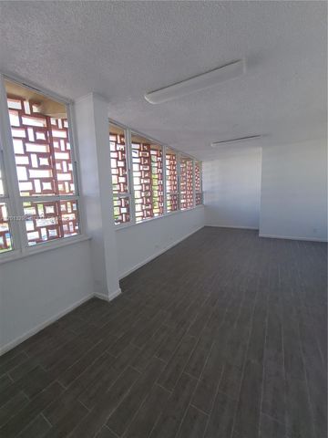2406 E Oakland Park Boulevard, Fort Lauderdale, FL 33306