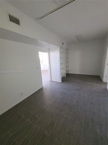 2406 E Oakland Park Boulevard, Fort Lauderdale, FL 33306
