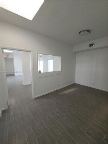 2406 E Oakland Park Boulevard, Fort Lauderdale, FL 33306