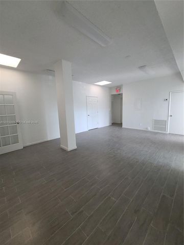 2406 E Oakland Park Boulevard, Fort Lauderdale, FL 33306