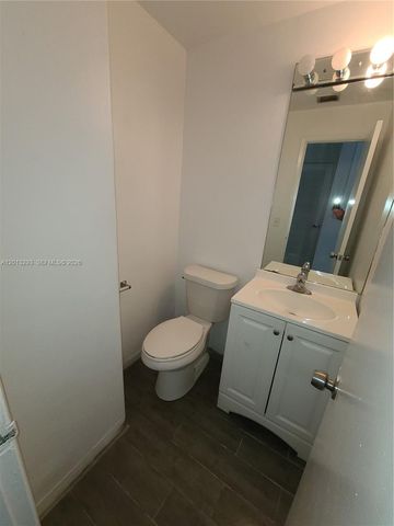 2406 E Oakland Park Boulevard, Fort Lauderdale, FL 33306
