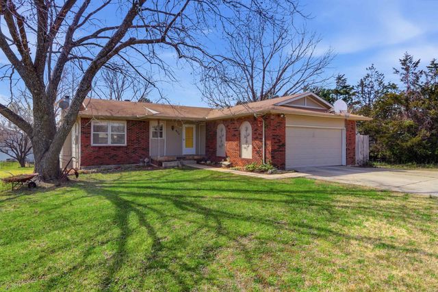 925 E Betsy Ross Dr, Andover, KS 67002