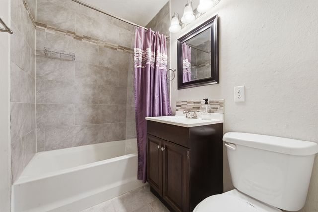 925 E Betsy Ross Dr, Andover, KS 67002