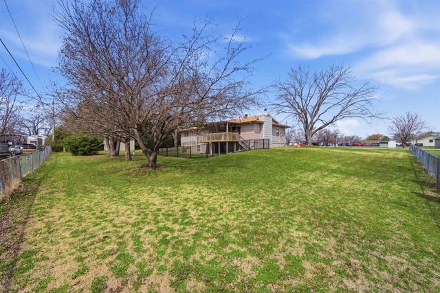 925 E Betsy Ross Dr, Andover, KS 67002