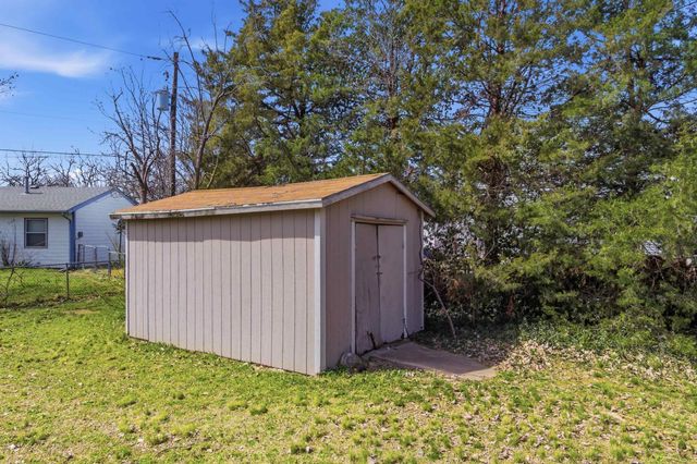 925 E Betsy Ross Dr, Andover, KS 67002