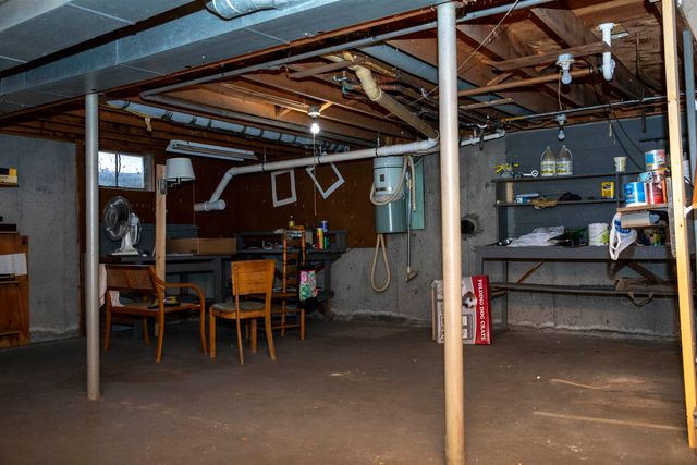 311 Old Street Road, Peterborough, NH 03458