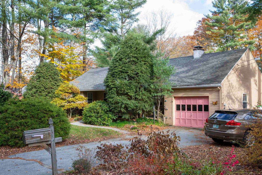 311 Old Street Road, Peterborough, NH 03458