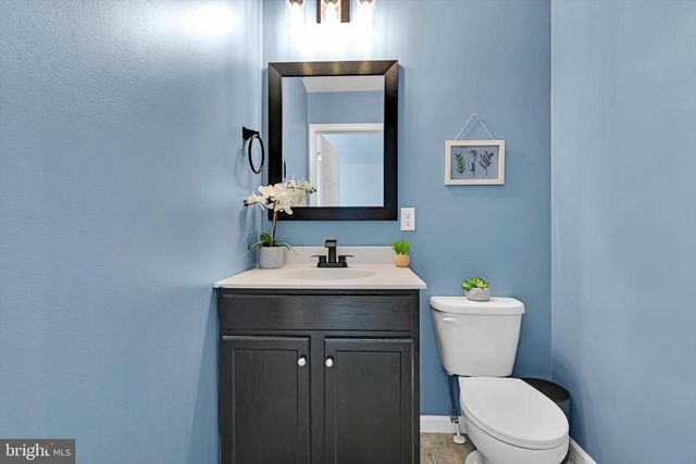 214 LOGHES DR, Manheim, PA 17545