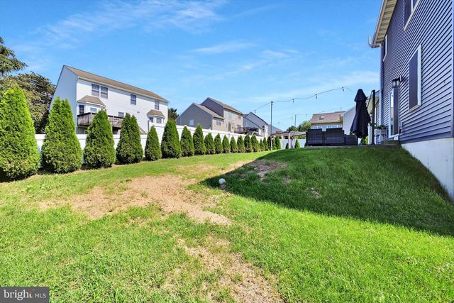 214 LOGHES DR, Manheim, PA 17545