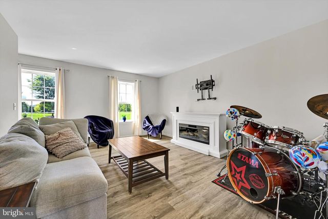 214 LOGHES DR, Manheim, PA 17545