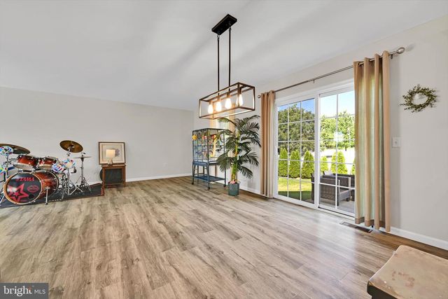 214 LOGHES DR, Manheim, PA 17545