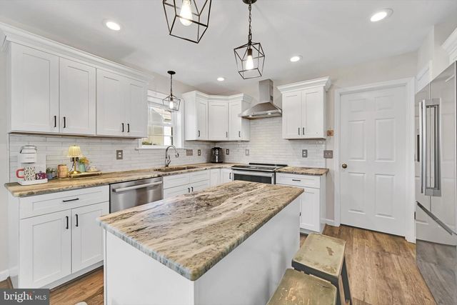 214 LOGHES DR, Manheim, PA 17545