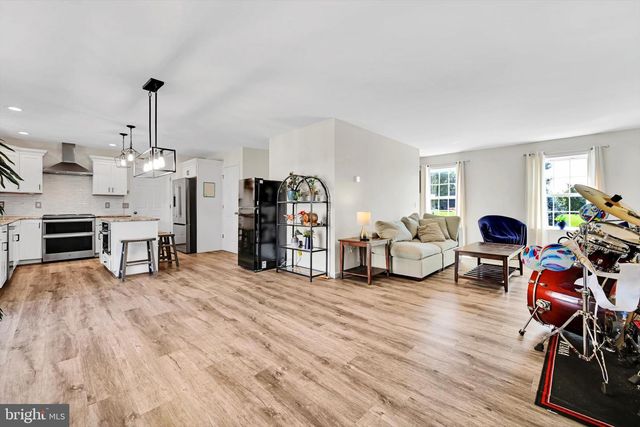 214 LOGHES DR, Manheim, PA 17545