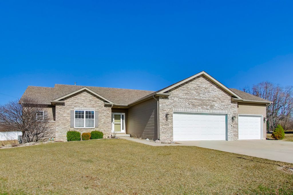 2427 Bennington Avenue, Schererville, IN 46375