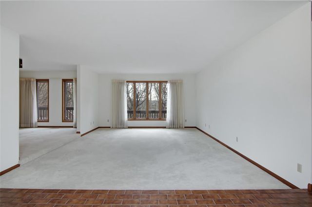 4322 Woodridge Drive, Eau Claire, WI 54701