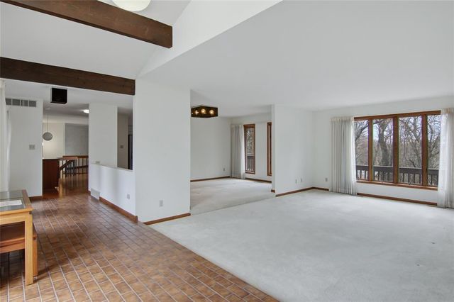 4322 Woodridge Drive, Eau Claire, WI 54701