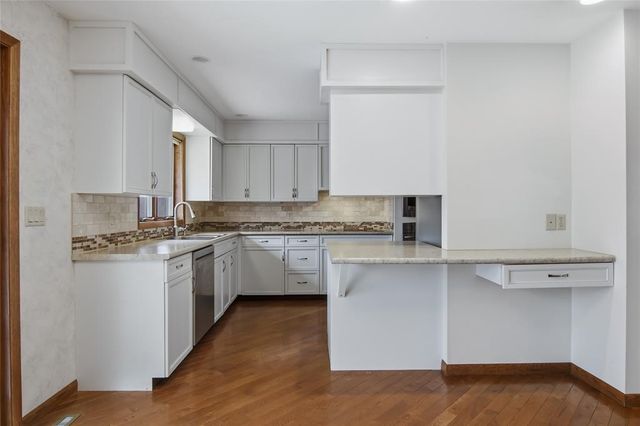 4322 Woodridge Drive, Eau Claire, WI 54701