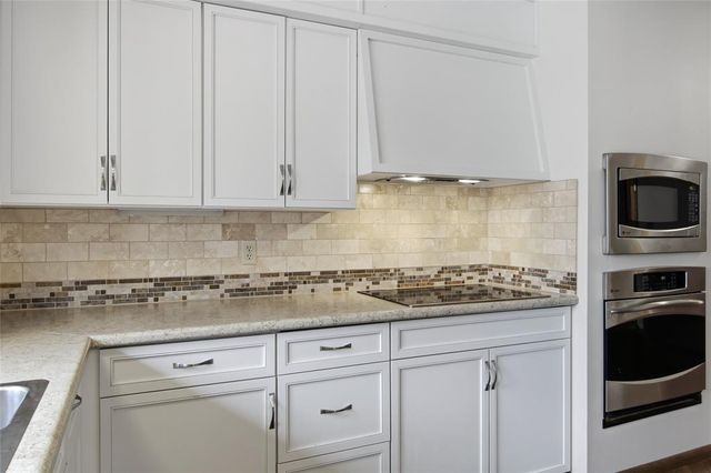 4322 Woodridge Drive, Eau Claire, WI 54701