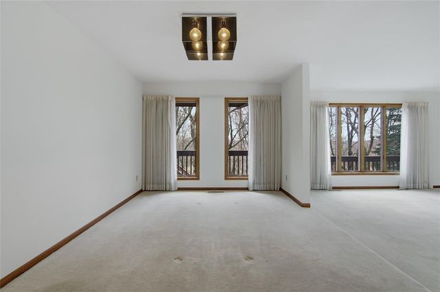 4322 Woodridge Drive, Eau Claire, WI 54701