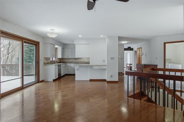 4322 Woodridge Drive, Eau Claire, WI 54701