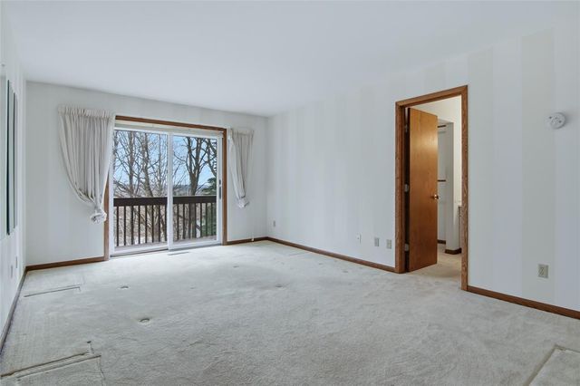 4322 Woodridge Drive, Eau Claire, WI 54701