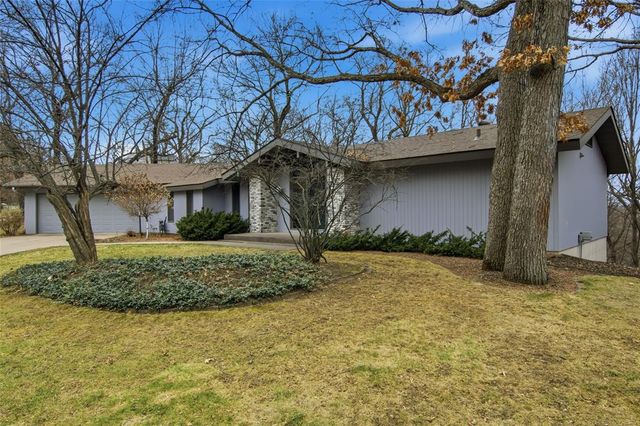 4322 Woodridge Drive, Eau Claire, WI 54701