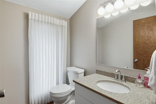 4322 Woodridge Drive, Eau Claire, WI 54701