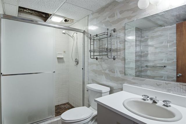 4322 Woodridge Drive, Eau Claire, WI 54701