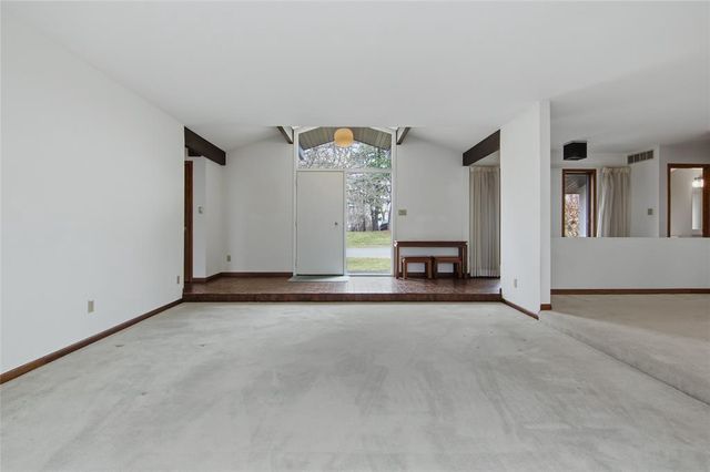 4322 Woodridge Drive, Eau Claire, WI 54701