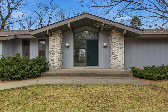 4322 Woodridge Drive, Eau Claire, WI 54701