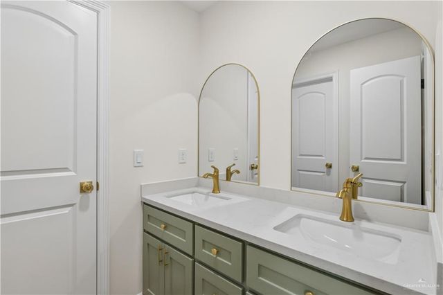 215 W Bell Avenue, Pharr, TX 78577