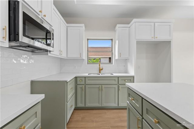 215 W Bell Avenue, Pharr, TX 78577
