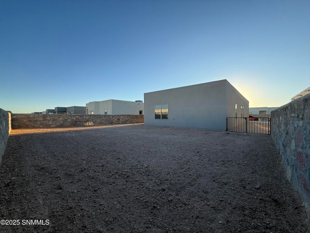 7664 Alila Way, Las Cruces, NM 88012