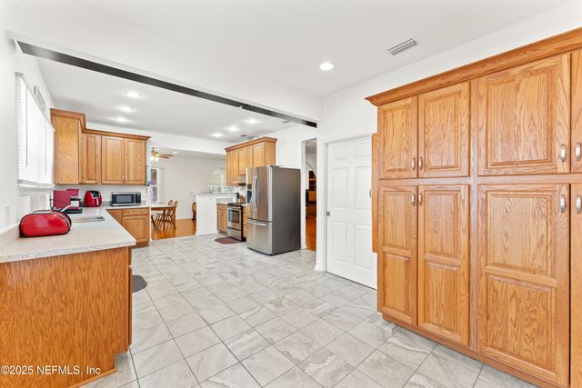 34 N COLLEGE Street, Macclenny, FL 32063