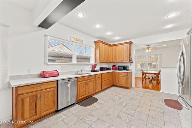 34 N COLLEGE Street, Macclenny, FL 32063
