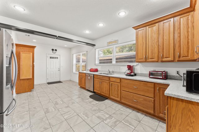 34 N COLLEGE Street, Macclenny, FL 32063