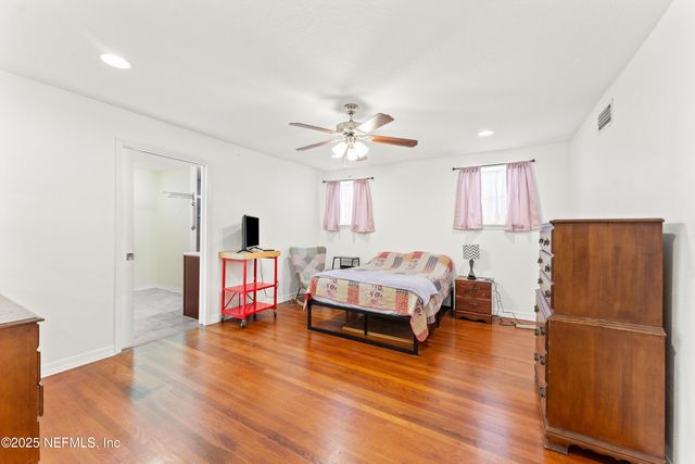 34 N COLLEGE Street, Macclenny, FL 32063