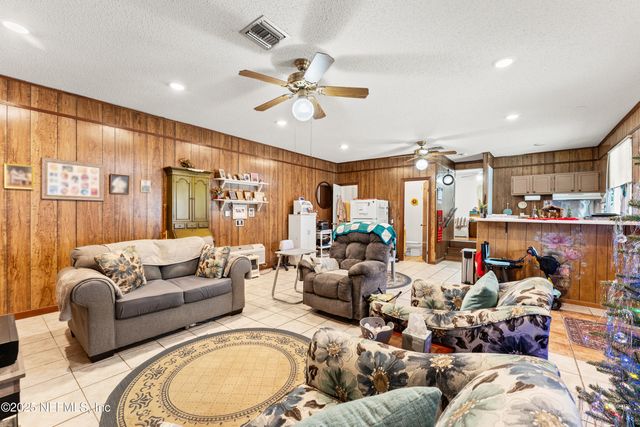 34 N COLLEGE Street, Macclenny, FL 32063