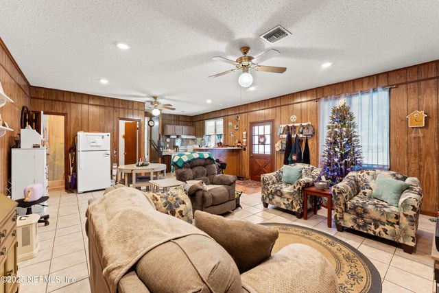 34 N COLLEGE Street, Macclenny, FL 32063