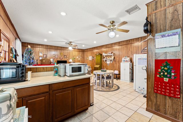 34 N COLLEGE Street, Macclenny, FL 32063