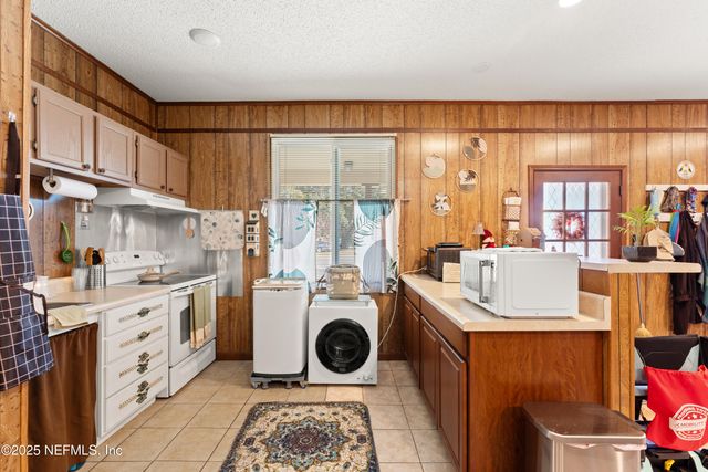 34 N COLLEGE Street, Macclenny, FL 32063